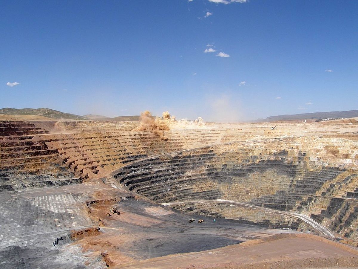 احداث مسیر دسترسی به گندله سازی خرانق
